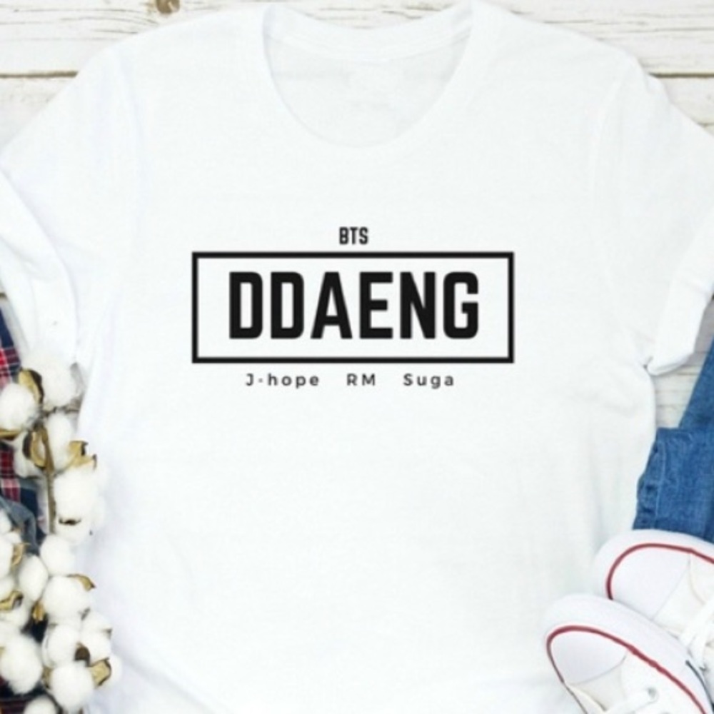 WHITE BTS TSHIRT: DDAENG